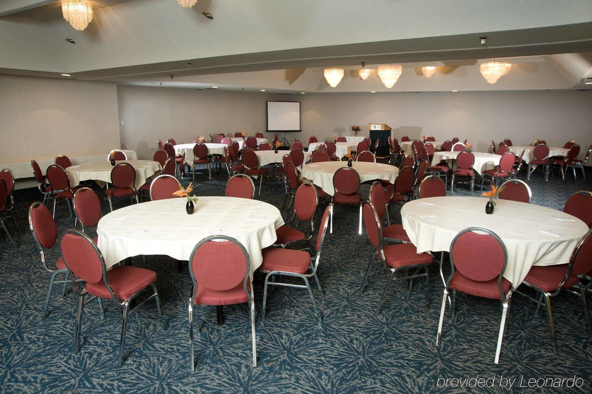 Courtyard By Marriott Regina Downtown Otel Restoran fotoğraf